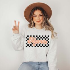 retro checkered mama sweatshirt cute mom life shirt for mothers day unique gift for moms and motherhood enthusiasts du8yt