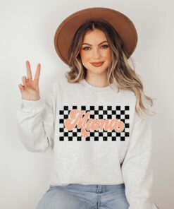 retro checkered mama sweatshirt cute mom life shirt for mothers day unique gift for moms and motherhood enthusiasts du8yt