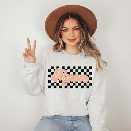 retro checkered mama sweatshirt cute mom life shirt for mothers day unique gift for moms and motherhood enthusiasts du8yt