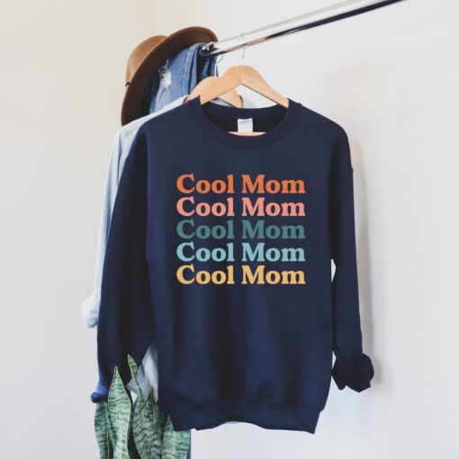 retro cool mom sweatshirt for new moms and mama pregnancy announcements cute mama shirt ideal for mothers day gifts ue4p6