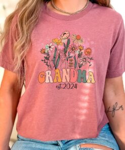 retro grandma established 2024 shirt wildflower design cute grandma to be shirt for mothers day gift bocm7