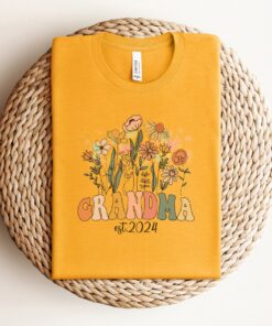 retro grandma established 2024 shirt wildflower design cute grandma to be shirt for mothers day gift hexq1