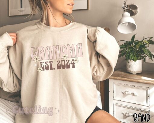 retro grandma sweatshirt for new grandmother est 2024 pregnancy announcement plus size gift for new grandma kgveh