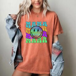 retro mama shirt with smiley face for mothers day cute mom t shirt pregnancy announcement mom life shirt 7dvd1