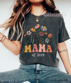 retro mama shirt with wildflowers est 2024 comfortable t shirt for pregnancy announcement and mothers day gifts fzypz