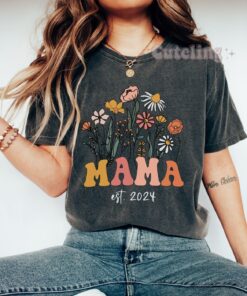 retro mama shirt with wildflowers est 2024 comfortable t shirt for pregnancy announcement and mothers day gifts fzypz