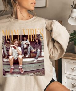 retro mom vibes sweatshirt 90s thug life t shirt cute mom life shirt trendy mothers day gift for moms veol9