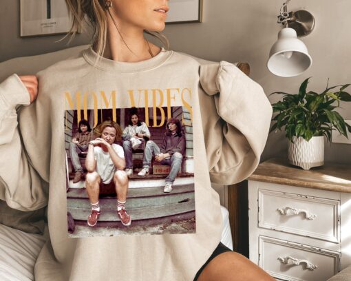 retro mom vibes sweatshirt 90s thug life t shirt cute mom life shirt trendy mothers day gift for moms veol9 scaled