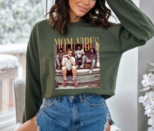 retro mom vibes sweatshirt 90s thug life t shirt cute mom life shirt trendy mothers day gift for moms wtsin