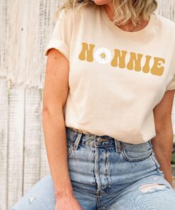 retro nonnie shirt for grandma floral tee perfect for mothers day baby reveal and new grandmother announcement opck2