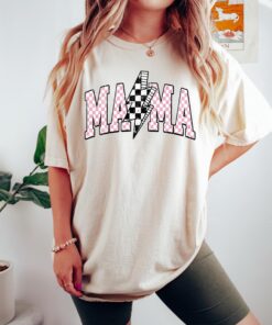 retro pink mama shirt with lightning bolt design trendy sweatshirt for mothers day gifts and mom life apparel x9hfu