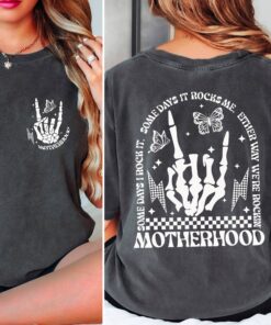 rocking mom shirt with skeleton design comfortable tee for mothers day trendy motherhood t shirt for moms rowq4