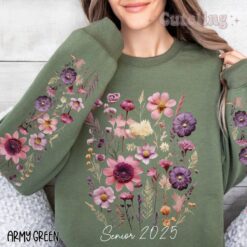 senior 2025 sweatshirt with vintage pressed flowers boho floral crewneck botanical design for graduating students ui23z