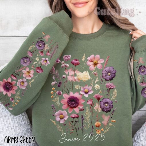 senior 2025 sweatshirt with vintage pressed flowers boho floral crewneck botanical design for graduating students ui23z