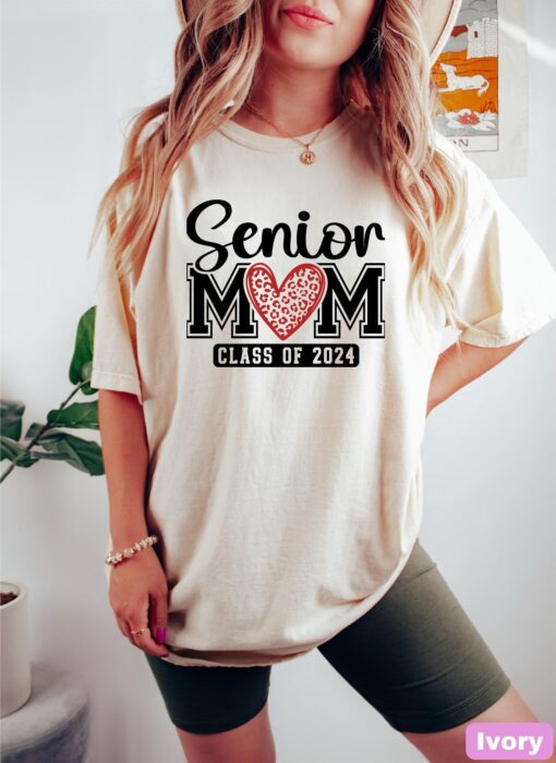 senior mom 2024 shirt with leopard heart funny mom life t shirt for graduation party and senior mom gifts 22www