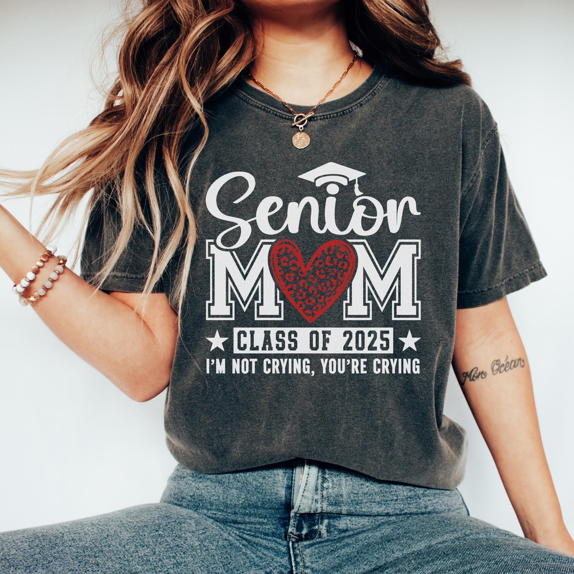 senior mom 2025 shirt with leopard heart cute mom life graduation party t shirt unique gift for senior moms 84ip9