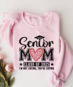 senior mom 2025 sweatshirt with leopard heart design for graduation party cute mom life shirt unique senior mom gift sc5ib