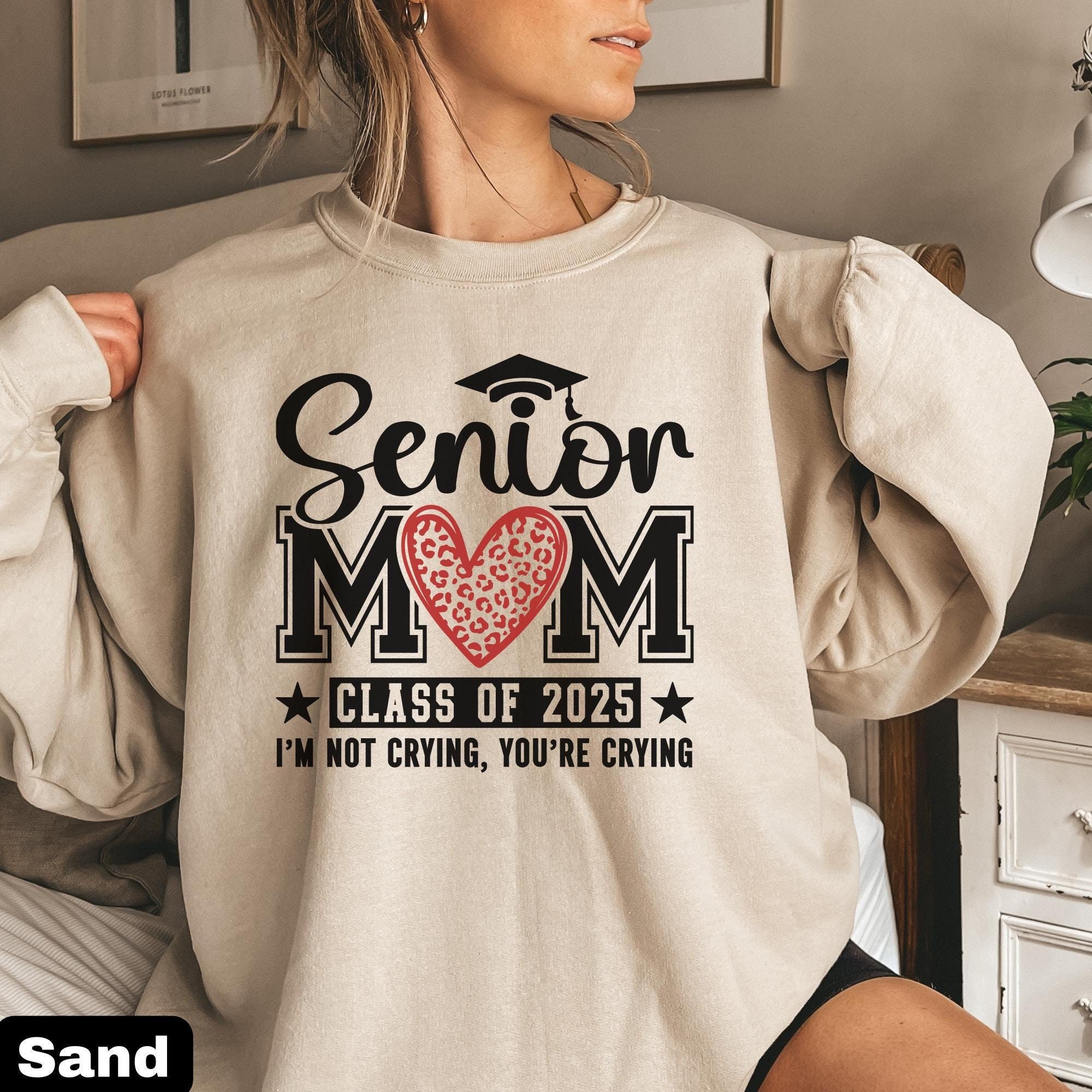 senior mom 2025 sweatshirt with leopard heart design for graduation party cute mom shirt gift 9o6uh