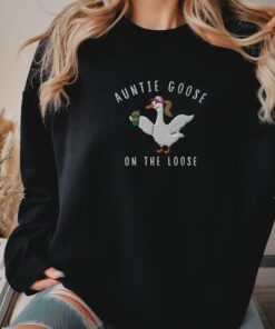 silly goose embroidered aunt sweatshirt funny goose lover shirt for aunts new pregnancy announcement crewneck bg1l8