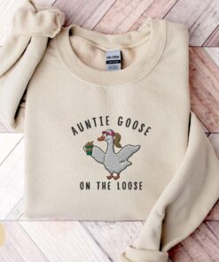 silly goose embroidered aunt sweatshirt funny goose lover shirt for aunts new pregnancy announcement crewneck gsel5