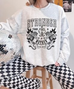 stronger than a mother vintage sweatshirt hoodie for women badass mom life crewneck trendy retro gift ideas tk9cf