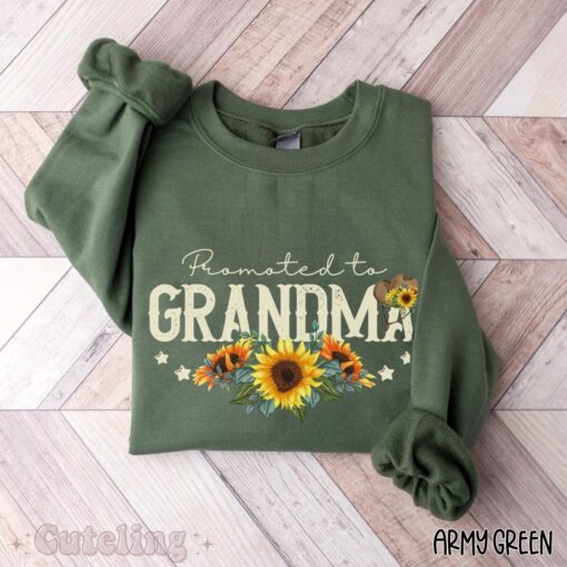 sunflower grandma sweatshirt for new grandmas 2024 pregnancy announcement cute mothers day gift for grandma