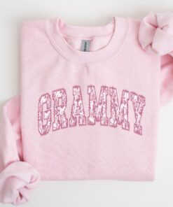 toile de jouy grandma sweatshirt pink crewneck first time grandma shirt best grandma gift for mothers day wj8ig