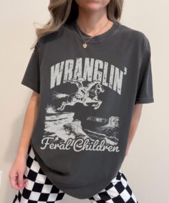 trendy mom t shirt for women wrangling feral children western style cute mama shirt midwest country mom life apparel wjjdk