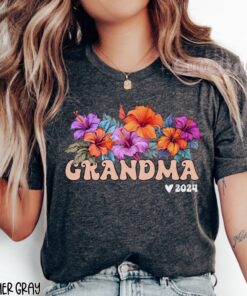 tropical grandma shirt est 2024 for new grandmother pregnancy announcement plus size hibiscus t shirt cdva2