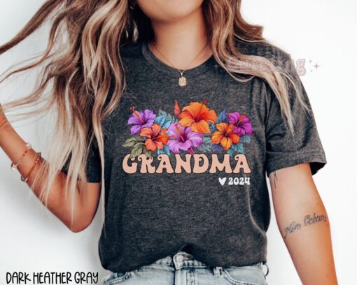 tropical grandma shirt est 2024 for new grandmother pregnancy announcement plus size hibiscus t shirt cdva2