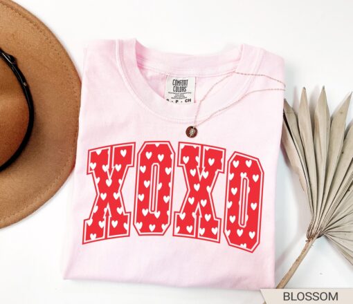valentines day shirt for women xoxo heart tee cute retro love t shirt unique valentines gift for her dmwj5 scaled