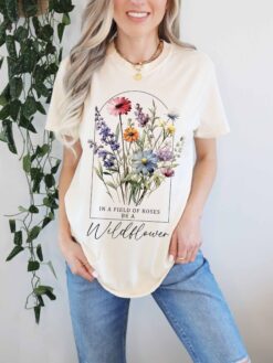 vintage floral mom shirt for nature lovers oversized wildflower t shirt comfort colors perfect for mothers day gifts llvtj scaled