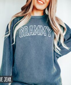 vintage grammy sweatshirt for new grandma birthday gift mothers day gift cute crewneck for new baby announcement smlpa