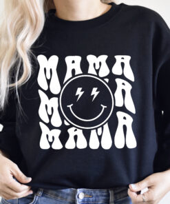 vintage mama sweatshirt with boho smiley face for mothers day aesthetic mom life apparel and unique mom gifts 7tzgi