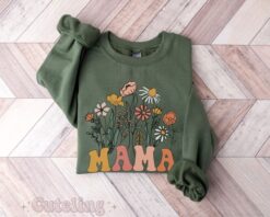 vintage mama sweatshirt with wildflowers best mom ever shirt for mothers day baby shower and pregnancy gifts est 2023 8ccwc