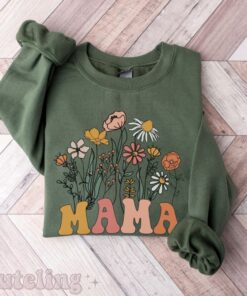 vintage mama sweatshirt with wildflowers best mom ever shirt for mothers day baby shower and pregnancy gifts est 2023 8ccwc