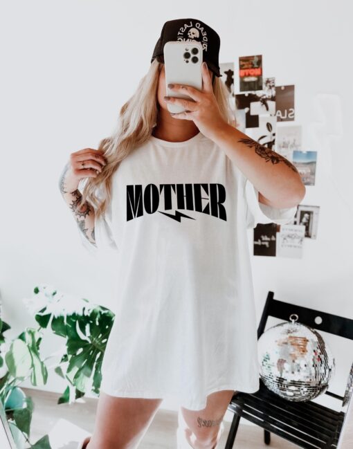 vintage mom graphic tee shirt for women cute retro oversized t shirt for moms pregnancy and mom life xy1fk scaled