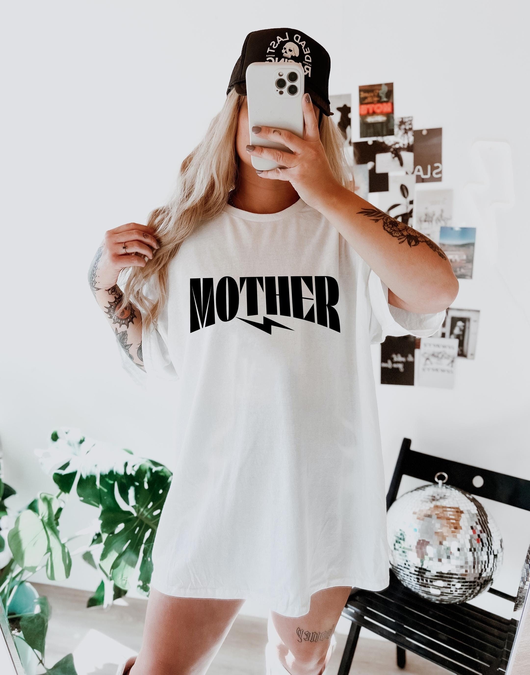 vintage mom graphic tee shirt for women cute retro oversized t shirt for moms pregnancy and mom life xy1fk scaled