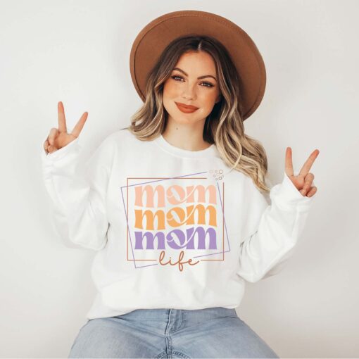 vintage mom life sweatshirt cute retro mother day shirt best mom gift from daughter or son funny new mom apparel 5mesw
