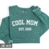 vintage style cool mom sweatshirt for mothers day custom est year crewneck funny mom shirt birthday gift nlwxc