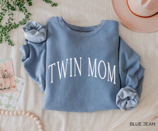 vintage twin mom sweatshirt crewneck for mothers day cute twin mama shirt personalized gifts for new twin moms rsqzk