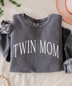 vintage twin mom sweatshirt crewneck for mothers day cute twin mama shirt personalized gifts for new twin moms vdcmt