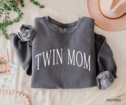 vintage twin mom sweatshirt crewneck for mothers day cute twin mama shirt personalized gifts for new twin moms vdcmt