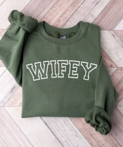 wifey sweatshirt for new wife unique bridal shower gift wedding present newlywed honeymoon apparel guv9g