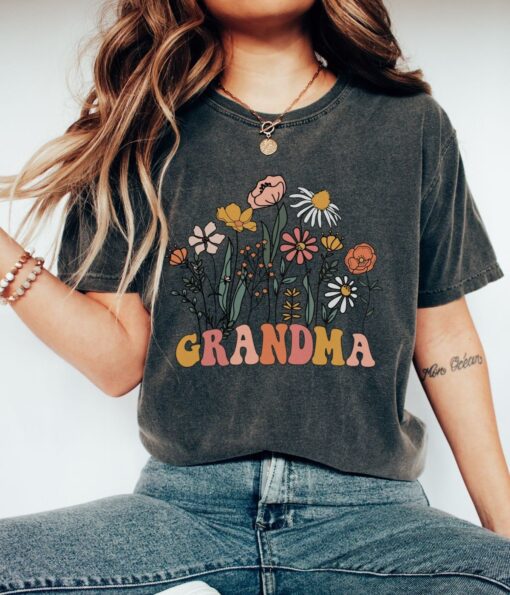 wildflower grandma shirt for new grandmothers pregnancy announcement comfortable t shirt gift idea