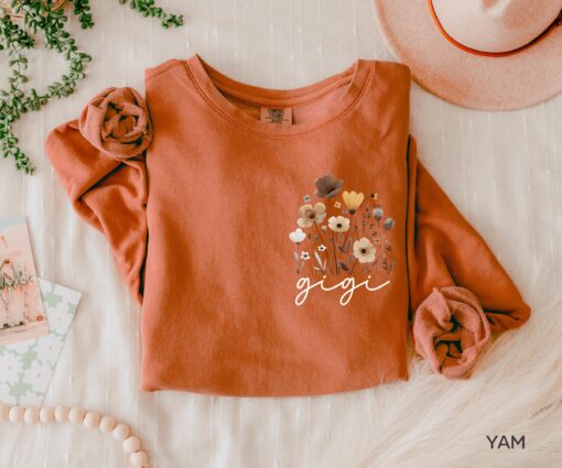 wildflowers gigi sweatshirt for gigi birthday mothers day gift grandma crewneck shirt cute floral design