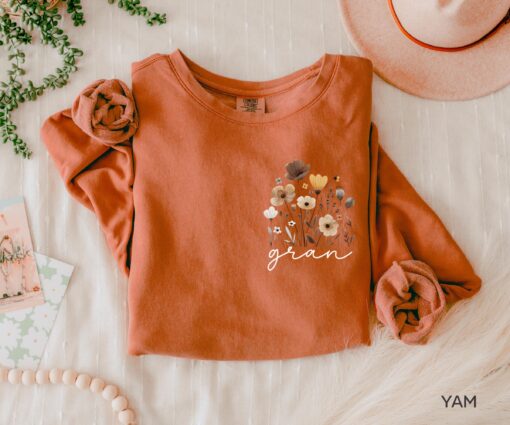 wildflowers gran sweatshirt for mothers day and birthday gift unique grandma sweater pregnancy reveal to family qwr4h