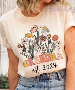 wildflowers grandma shirt est 2024 retro t shirt for new grandmother pregnancy announcement gift ooqk1