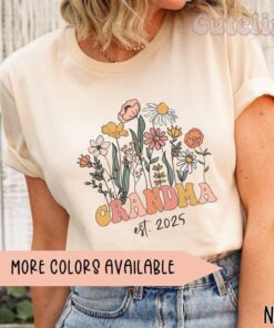 wildflowers grandma shirt est 2025 for new grandmother pregnancy announcement retro t shirt ukgoz