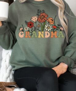 wildflowers grandma sweatshirt crewneck for new grandma gift cute grandma shirt perfect for christmas and mothers day tzk6n